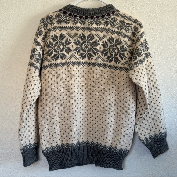 Vintage Dale of Norway Women's Gray and Cream Patterned Sweater size M - Picture 5 of 6